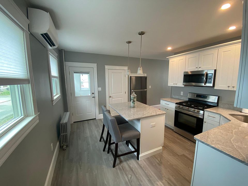 1st image of 33 Albertina St #1