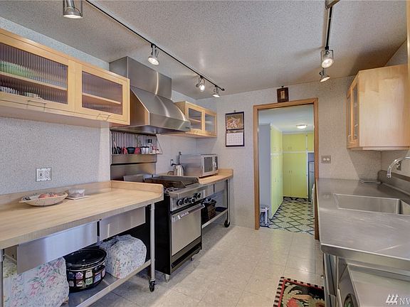 This is a one-of-a kind John Boos design kitchen offers commercial grade Garland range, Broan Range Master hood, heat lamps and stainless finishes throughout.  Even if you aren't a chef, you'll look like one!