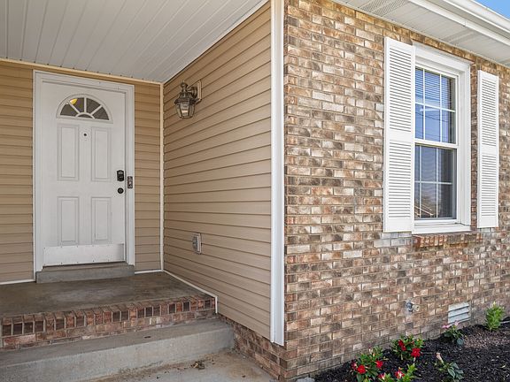 5th image of 205 Windmeade Cir