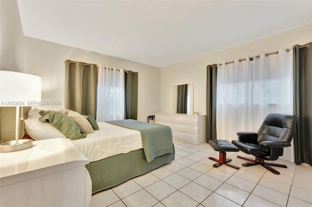 221 SE 9th Ave #102, photo 9