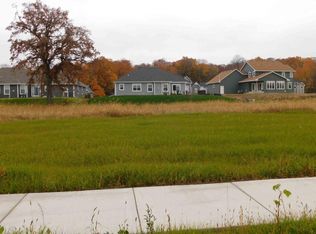 100 Mulberry Ln, Grafton, WI 53024
