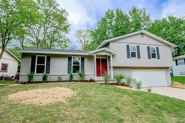 1st image of 4 W Meadow Dr