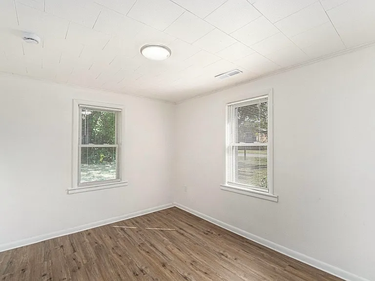 170 Kansas Ave — Photo 11