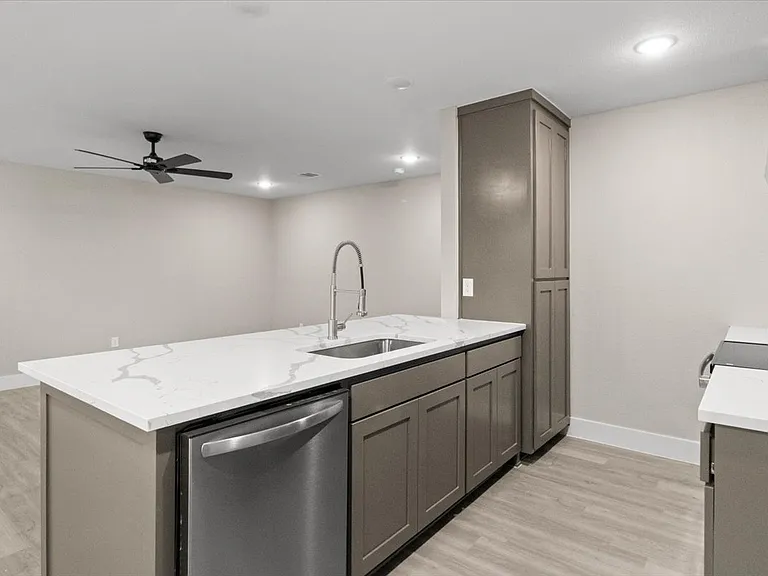 2644 Hutchinson St #2644 — Photo 31