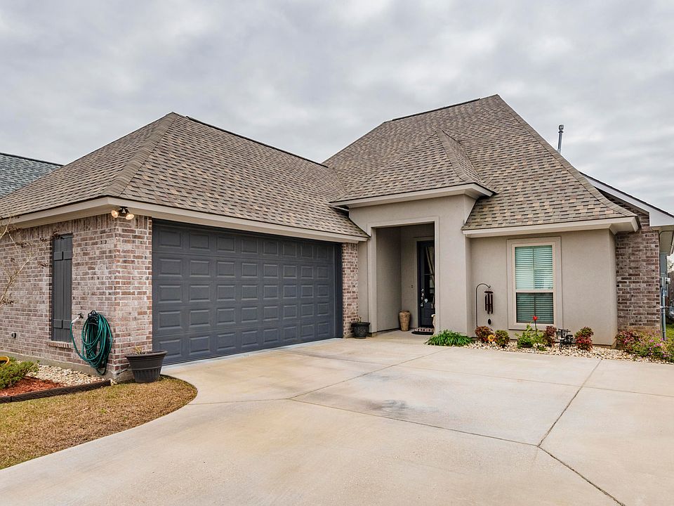 1st image of 106 Olivewood Dr