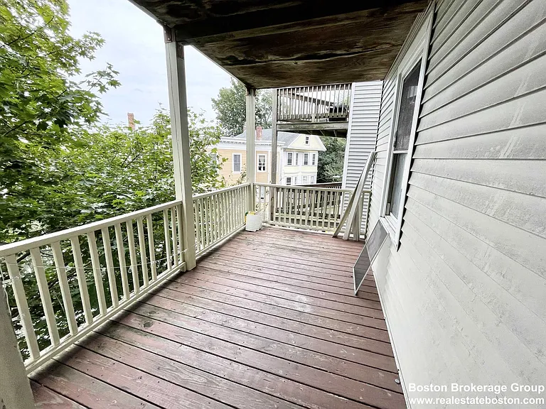 Iroquois St — Photo 13
