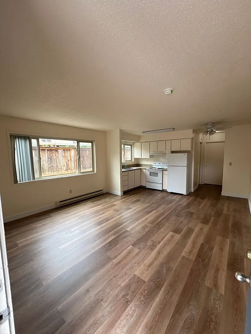 #167 Francis Street Apartments — Photo 1