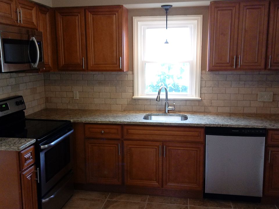 2nd image of 1614 Watkins St