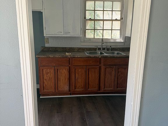2nd image of 2108 S Maple St