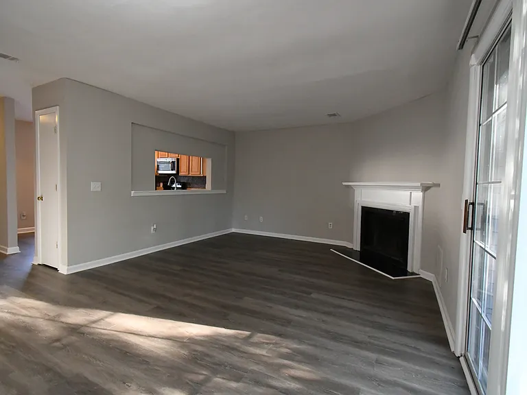 1804 Queen Anne Ct — Photo 7