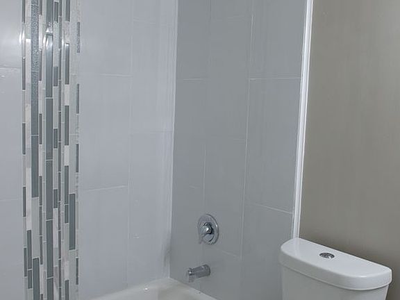 3rd image of 1086 NE 33rd St APT 3