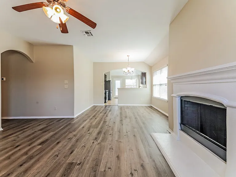 1429 Hawk Valley Dr — Photo 5