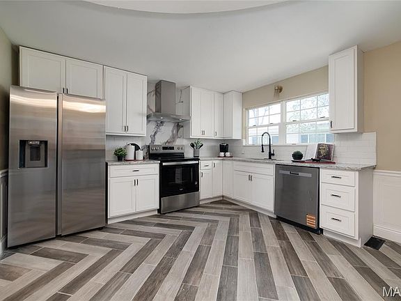 3rd image of 2405 Orleans Ln