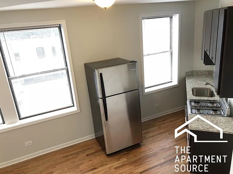 7606 N Paulina St #307 — Photo 2
