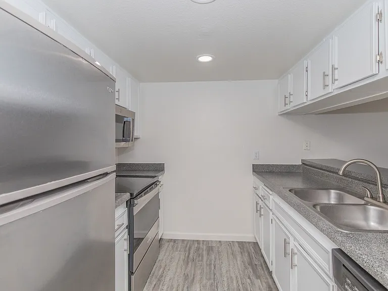 1325 W Guadalupe Rd — Photo 33