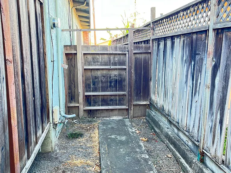 1135 Morton Ave — Photo 22