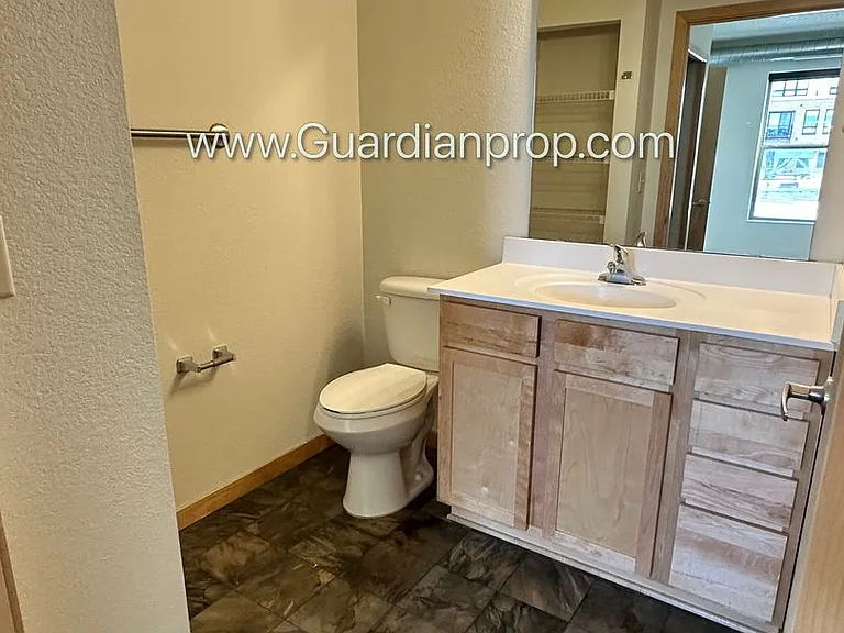 811 4th St SE #312 — Photo 11