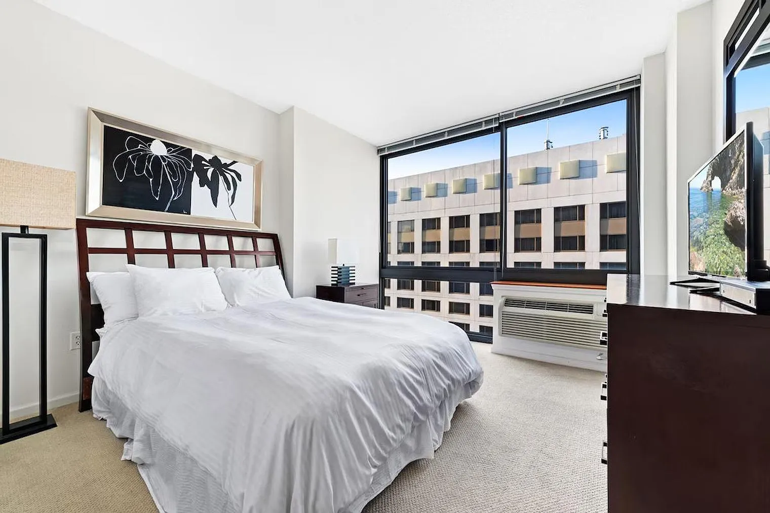 1 bed, 1.0 bath, 764 sqft, $7,050 — Photo 3