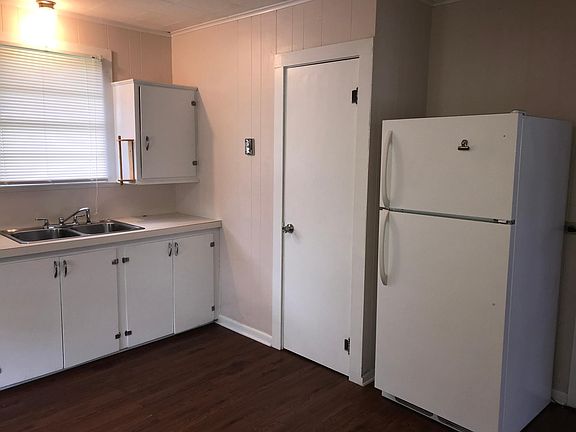 3rd image of 313 Talbot Ave