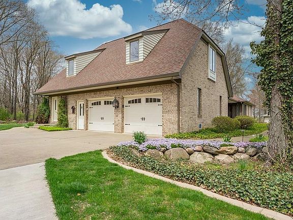 4th image of 2253 Foxden Dr
