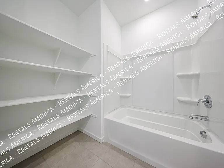 3380 N Camden Dr — Photo 34