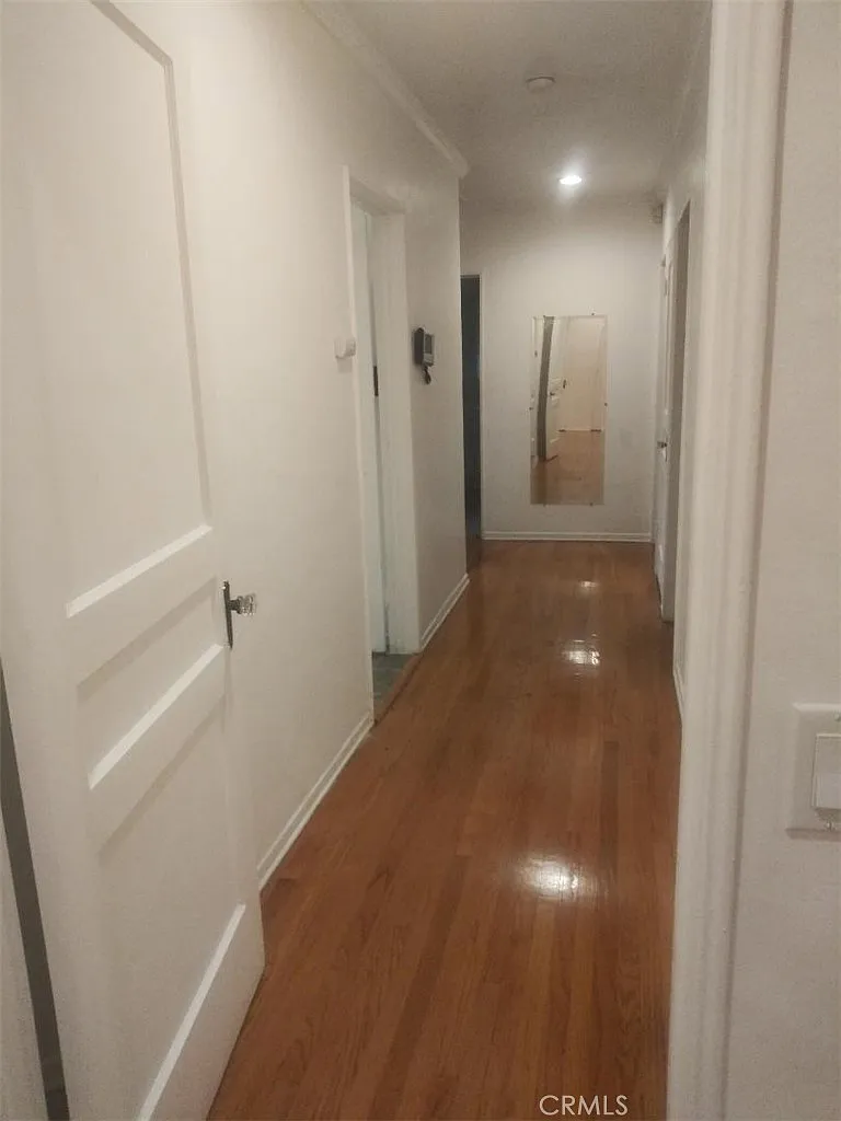 5 bed, 2208 sqft, $6,200 — Photo 4
