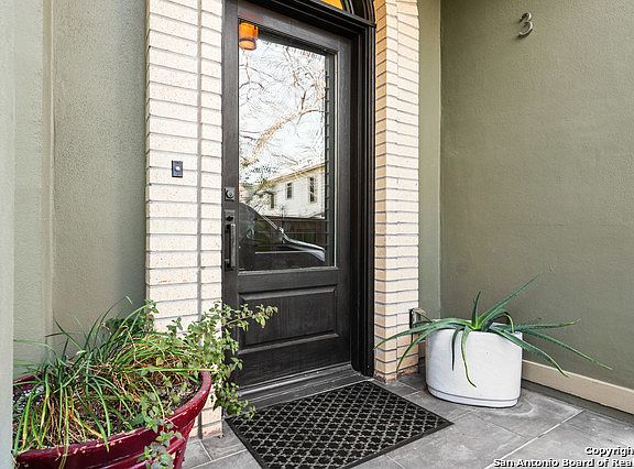 2nd image of 137 Katherine Ct #3