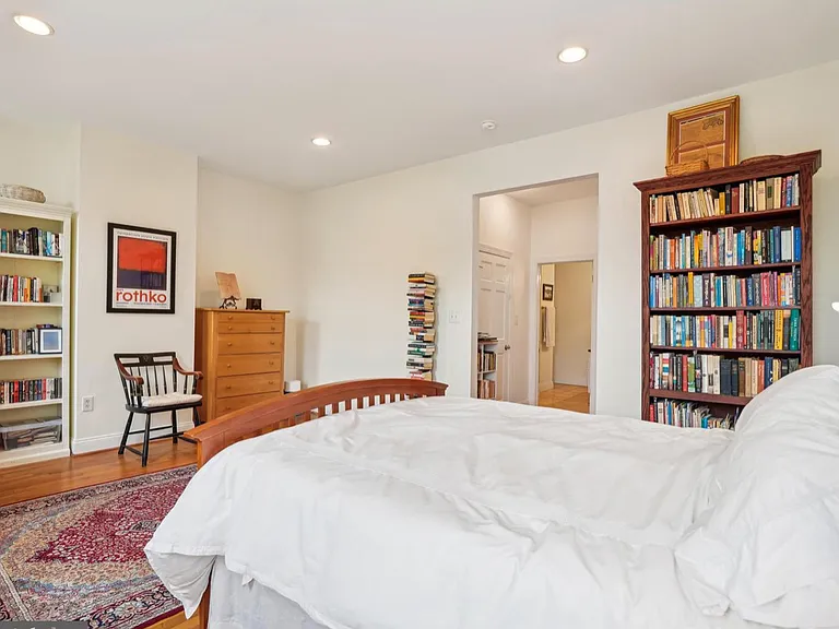 629 A St NE — Photo 18