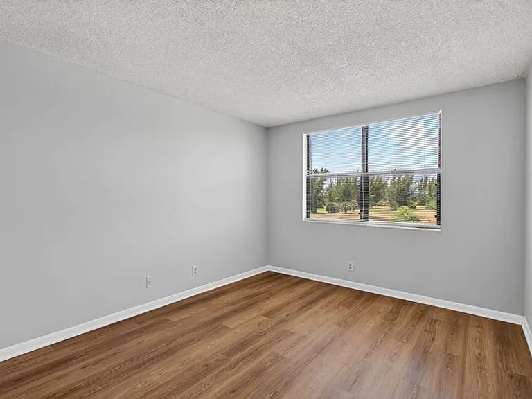 760 Executive Center Dr #32-12-32 — Photo 11