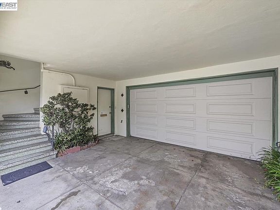 5th image of 826-828 30th Ave