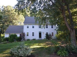 32 Woodlot Rd, Amherst, MA 01002