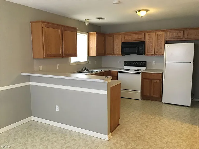 1742 Rock Hollow Loop — Photo 10