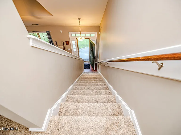 113 Sedgewood Ct — Photo 31