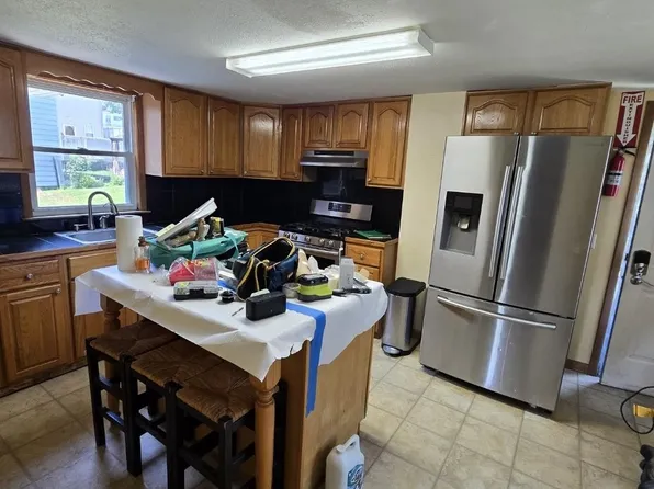 405 Elm Street image 2 of 22