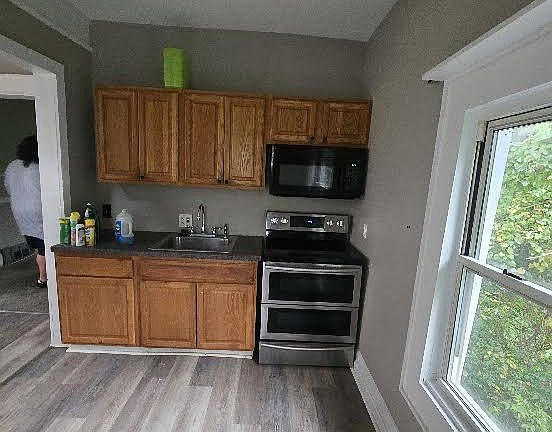 4th image of 1657 Amsterdam Rd #A