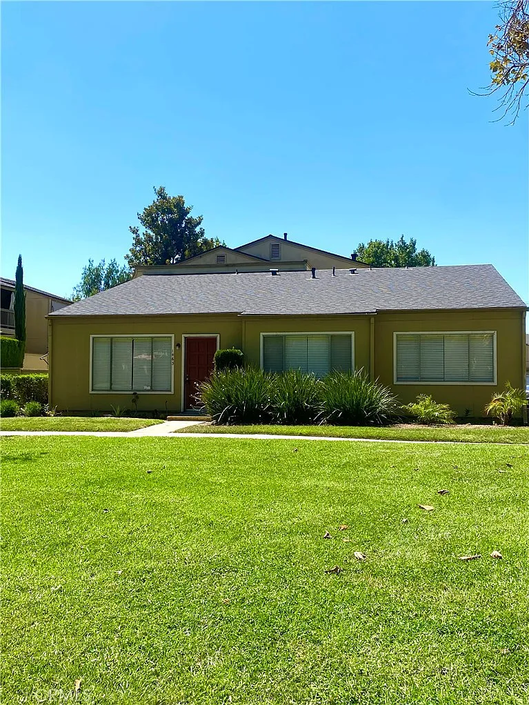 2 bed, 884 sqft, $2,800 — Photo 2
