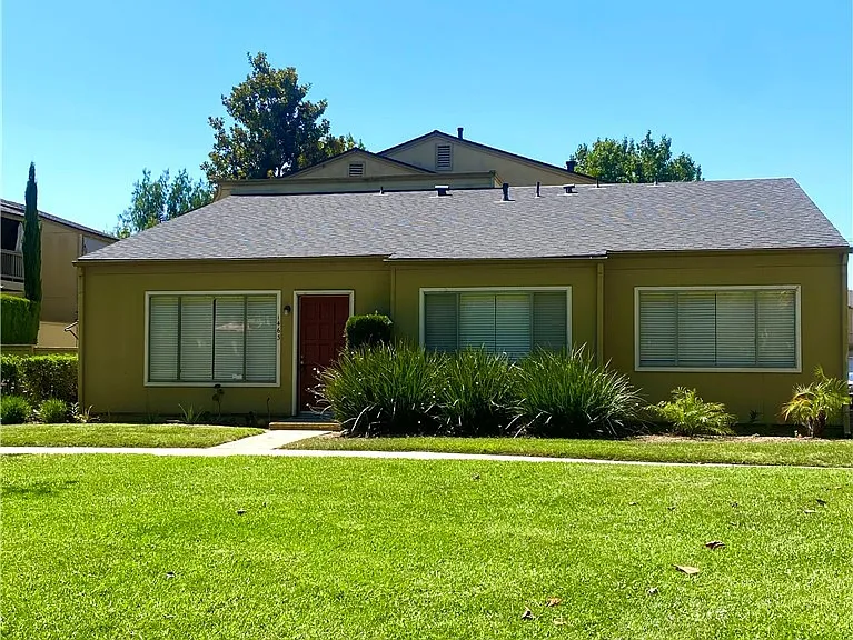 1463 W Cypress St — Photo 2