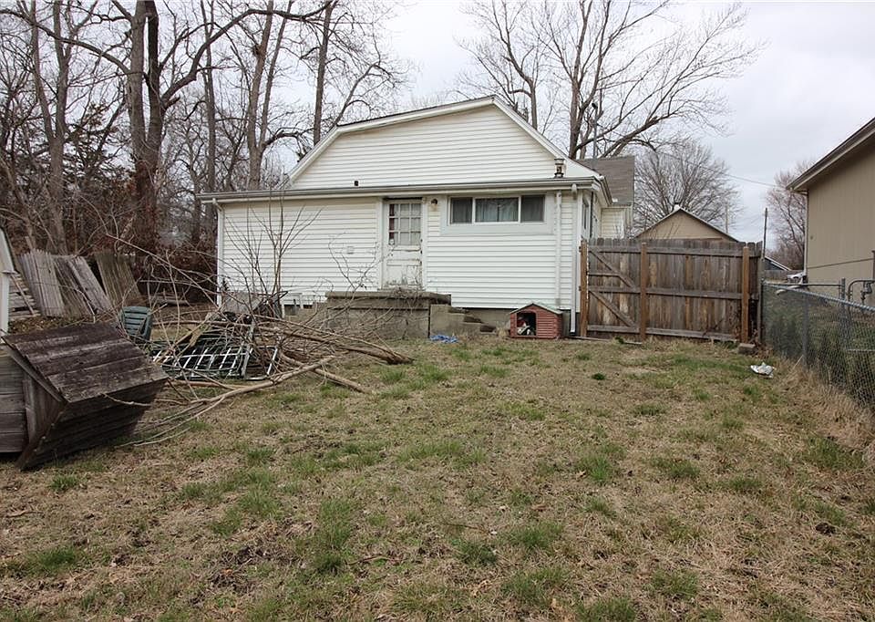 2nd image of 317 NW Front St