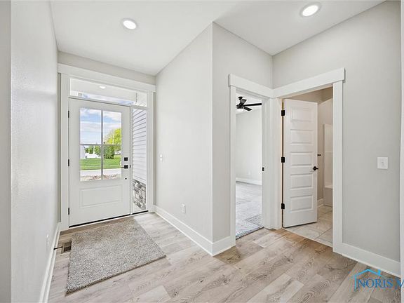 3rd image of 155 Bordeaux Dr