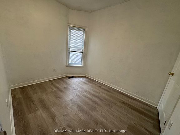 5th image of 57 Hiawatha Rd
