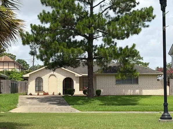 786 Terry Pkwy, Terrytown, LA 70056