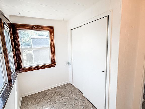 3rd image of 103 3rd St NE