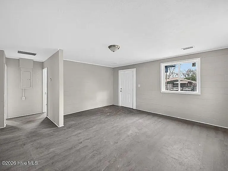 254 Japonica Ave — Photo 4