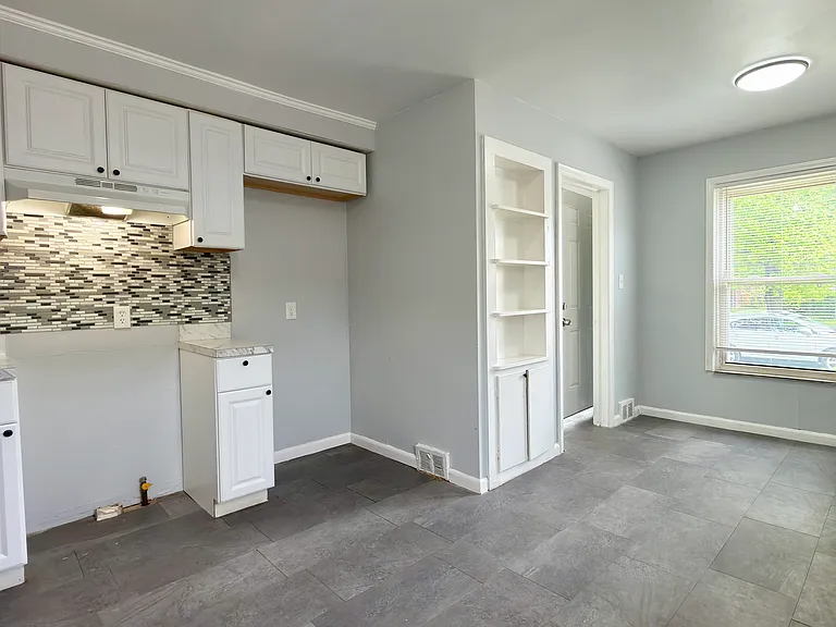 13618 Grandmont Ave — Photo 3