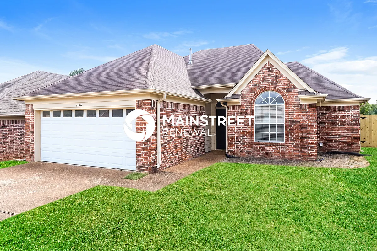 Front View - 1136 Breezy Valley Dr