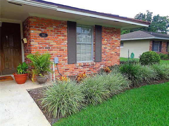 3rd image of 945 Golfside Dr