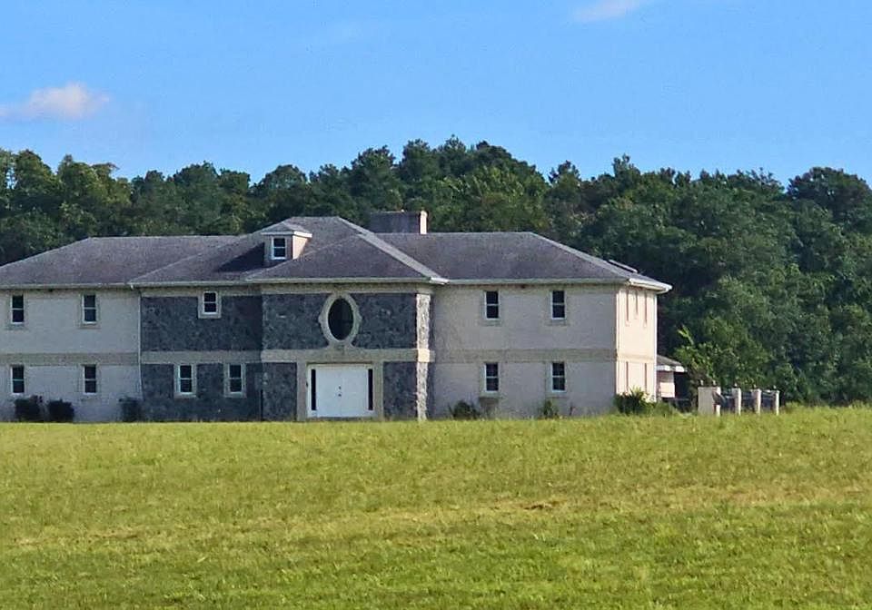 1st image of 12062 Laurel Rd