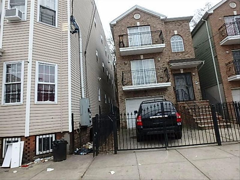 2nd image of 370 Avon Ave