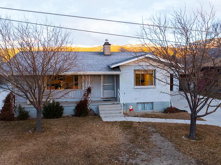 266 N 100 E — Photo 1