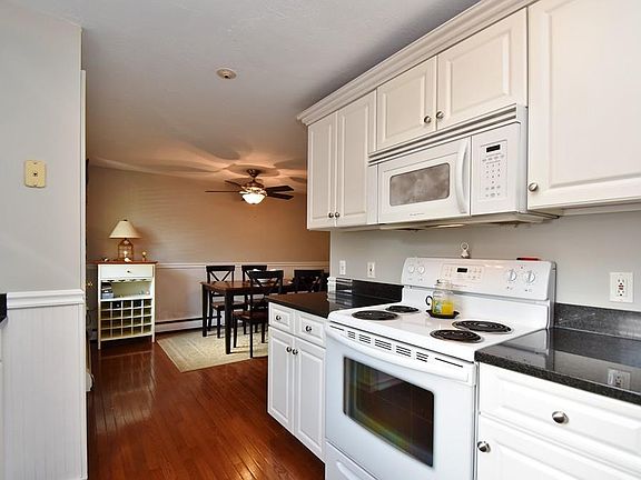 5th image of 135 Bayberry Hill Ln